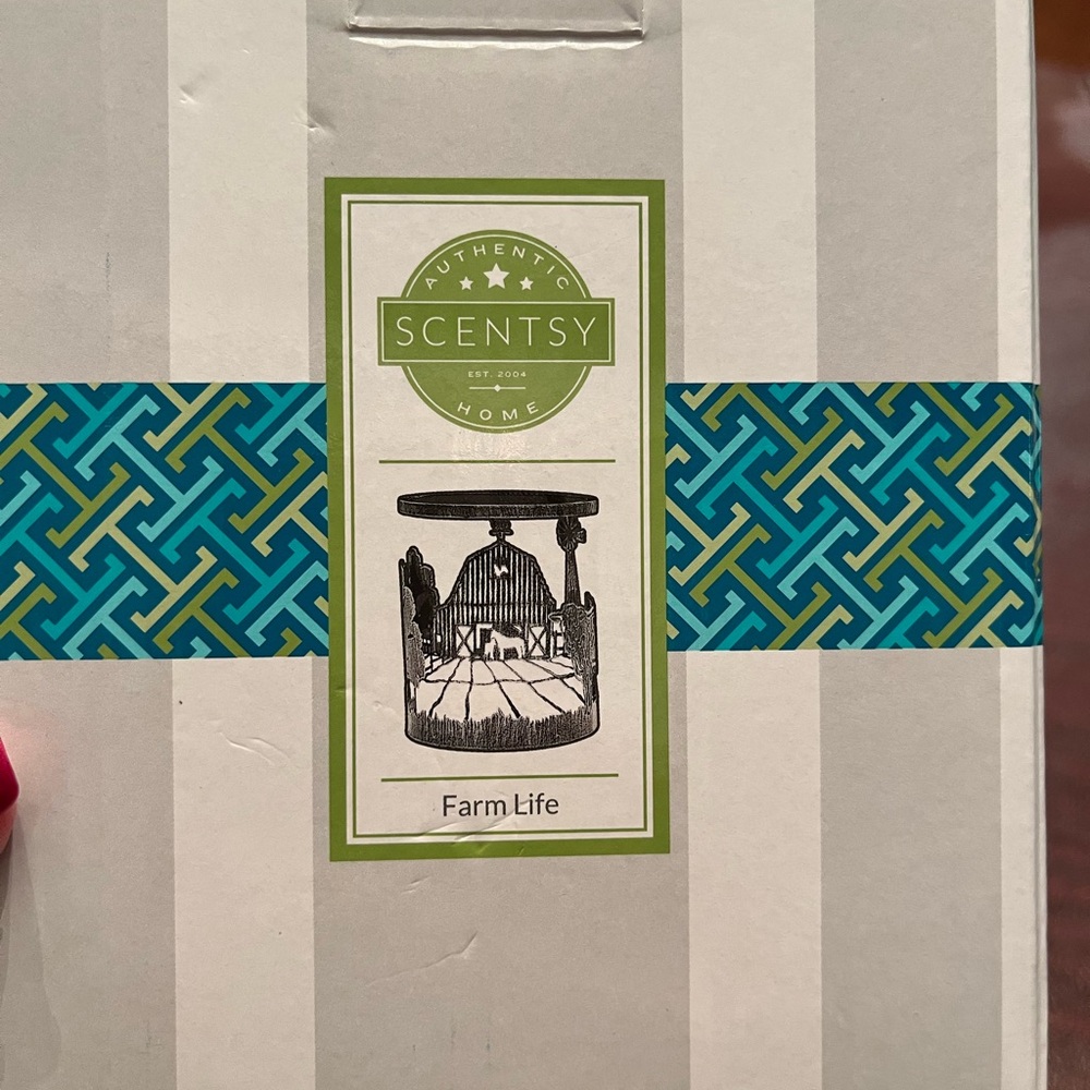 Scentsy Farm Life Warmer with gray and black Accents